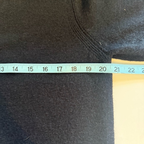 J Crew Black Alpaca Blend V Neck Front Pocket Tunic Sweater Supersoft Yarn Sz LG - Picture 11 of 11